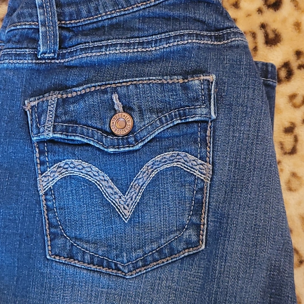 Levis